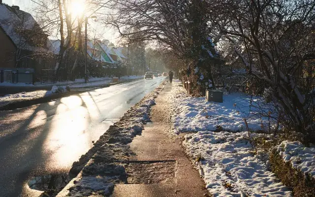 Slipped on a Toronto Sidewalk This Winter? The 10-Day Notice Rule for City Property